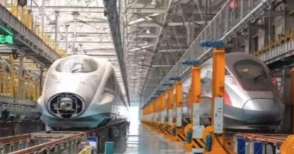 [月亮]都2025年了，中国为什么执意要发展高铁，而不是廉价航空？说白了，中国就
