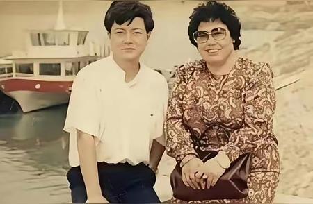 1959年，刚满18岁的陈丽华，嫁给了北京电信系统的一位高管。搁当年那个物资匮乏