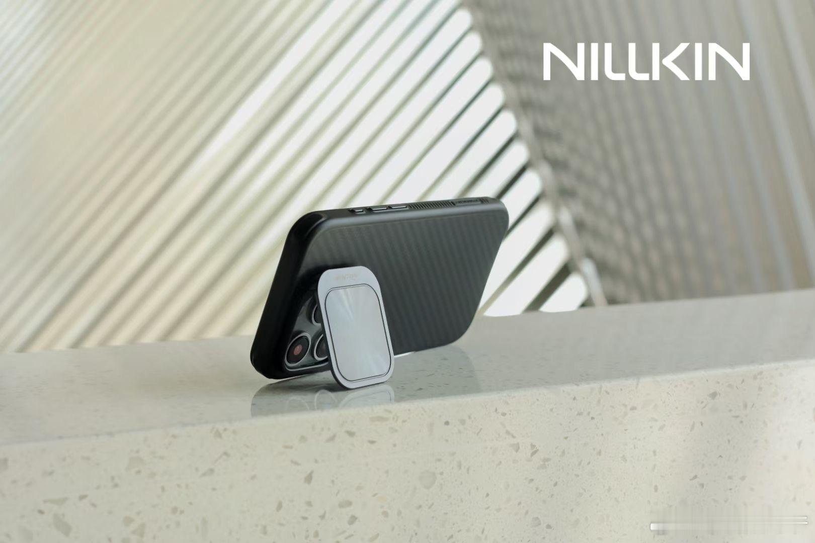 耐尔金的这个碳纤维手机壳可以啊，手感确实不错，边框包裹感也到位！ ​​​