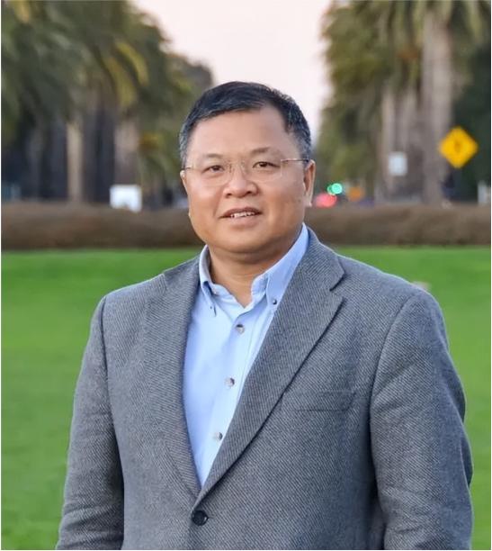 “就算会被万人唾骂，我也要改了国籍去英国！”但当他再回到中国时，竟让2009年美