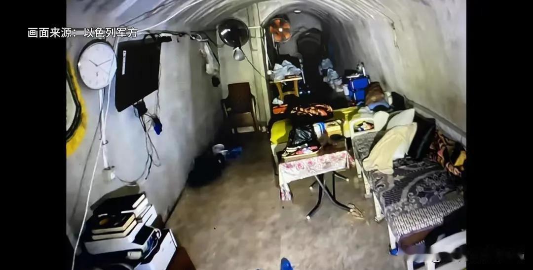 不敢相信，这竟然是哈马斯领导人辛瓦尔在地下隧道的住所，与桥洞的流浪汉住所并无两样