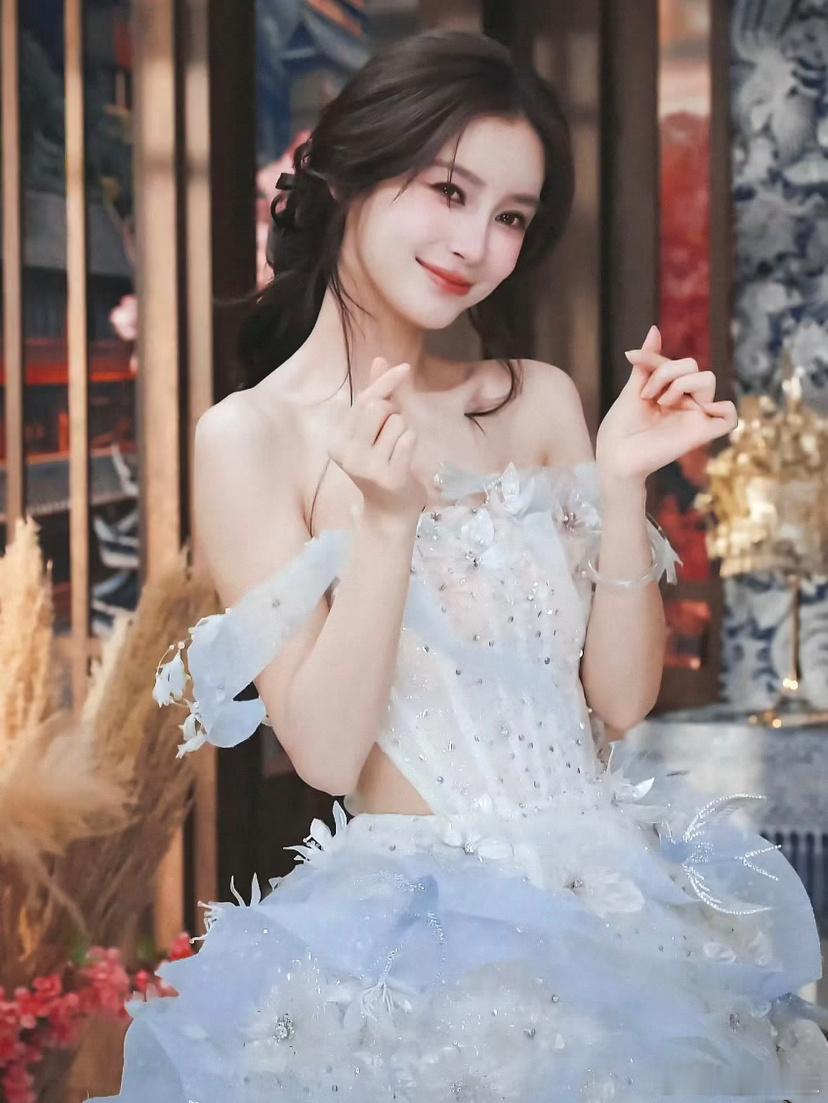 杨颖不着急是假的 直播间说陈赫来了 她简直忍不住要哭了，后悔也晚了，要不五哈也能