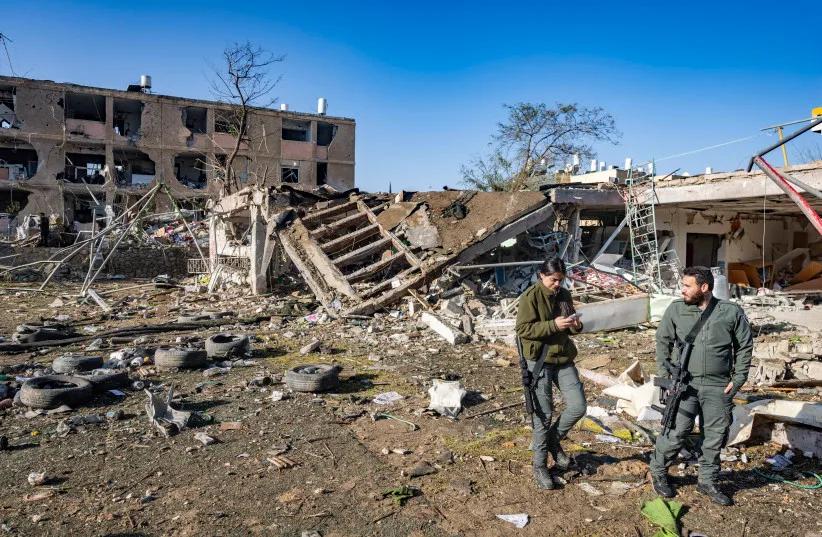 以色列承认先进的拦截导弹严重不足，军方只得依赖能力较差的系统。《华尔街日报》周五