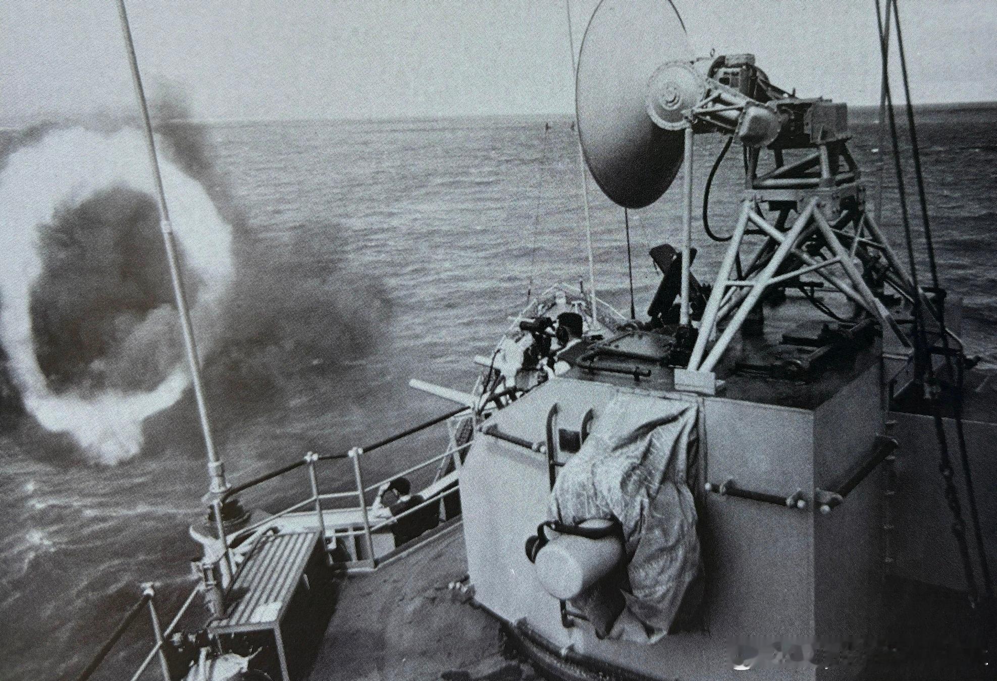 1966年10月作为Sea Dragon行动的一部分，美国海军驱逐舰DD-728