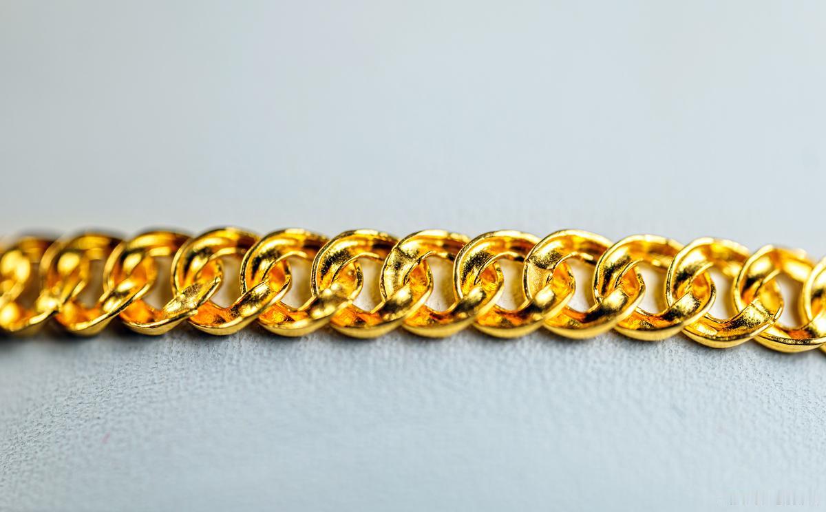 女子动车厕所冲走50g金手链。



2月21日下午，香港西九龙开往南宁东的G9