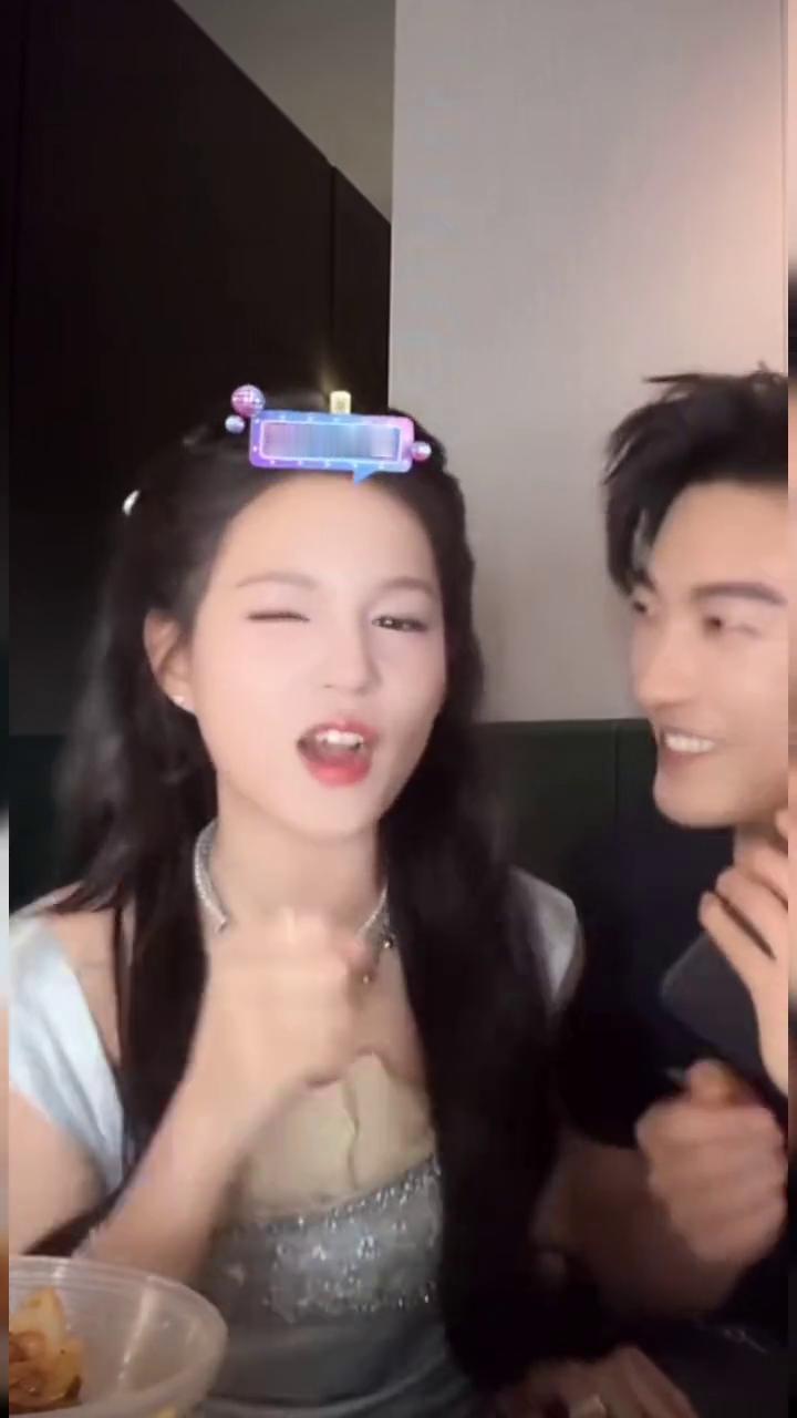 让我们嗨起来。如果你还唱女生，毛话都别说，到底为什么？怎么做？接下来是男的女的？