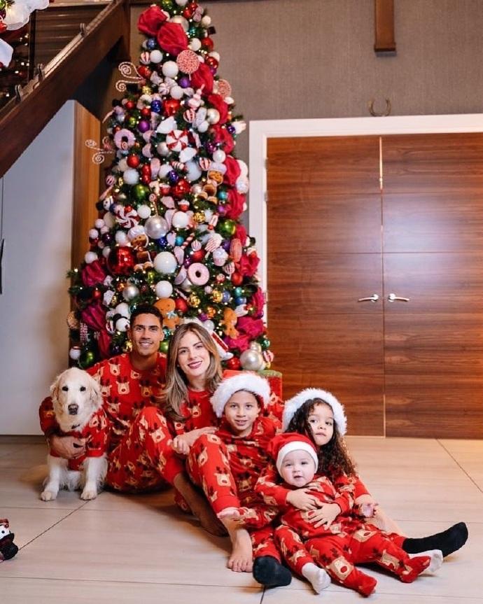 【让人头晕的圣诞合照】您想加入他们吗？有球迷会想。