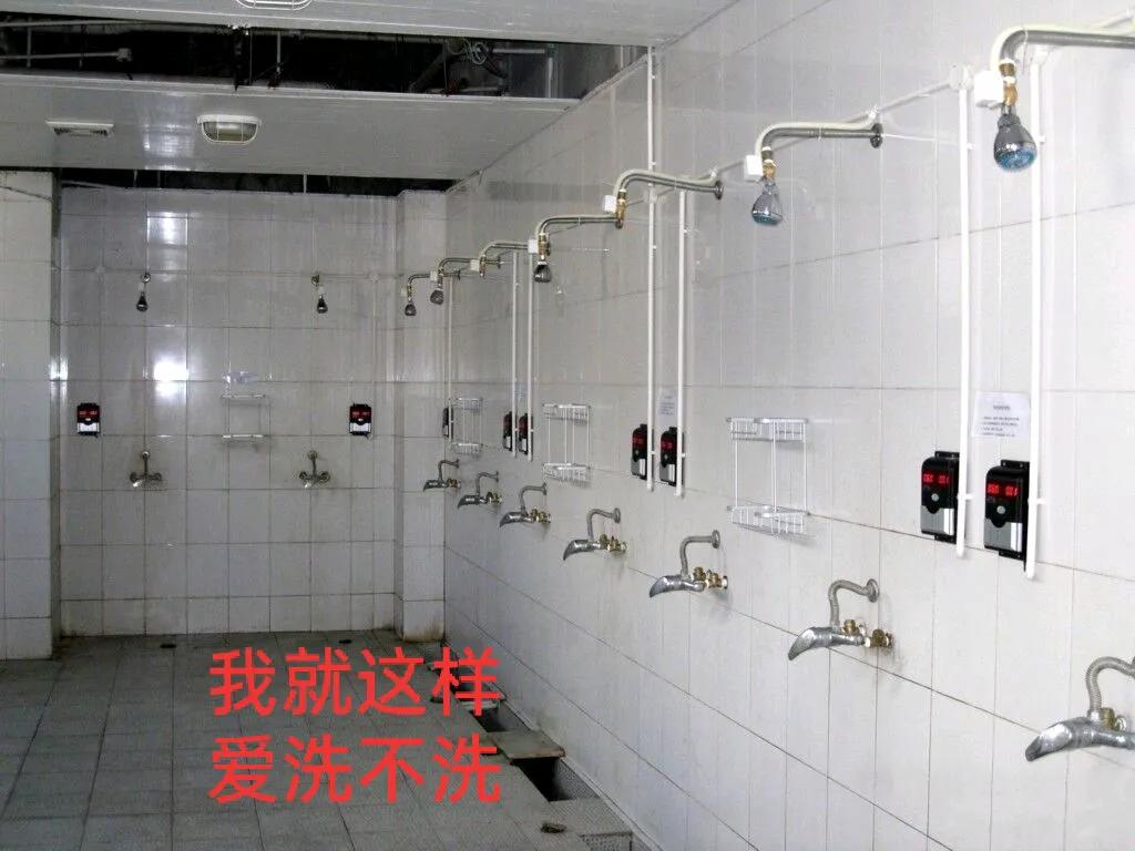 最近看到有南方人在抱怨北方的澡堂子，嫌没有隔板遮挡，保护不了隐私，我就想问问，都