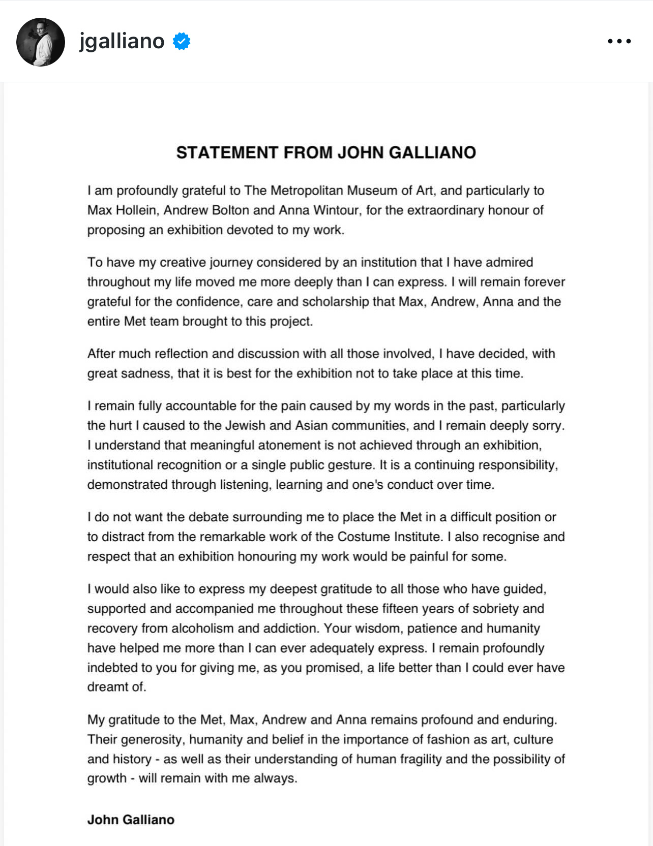 小黑板报John Galliano于IG发布声明，原定2027年Met Gala