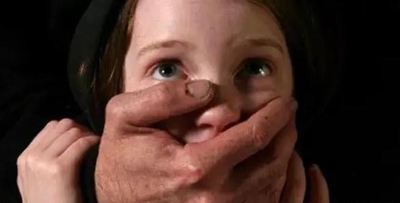 大难不死是一种什么感觉？美国8岁女童经历惨绝人寰的虐杀后竟奇迹生还，苦等20年终