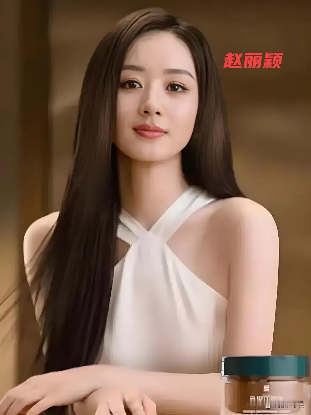 果然男人的眼光都是惊人的相似，这是菀菀类卿啊！
冯绍峰与现任女友惊喜现身。这前后