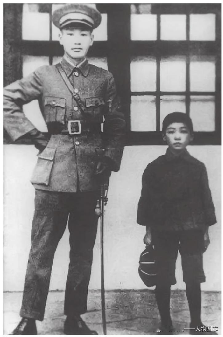 蒋纬国八岁时与蒋介石