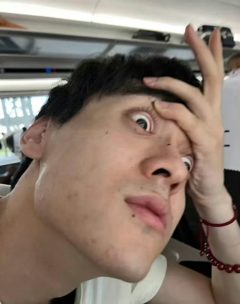 拍的这张吗？梓渝在拍谁田栩宁cha我真的特别爱你