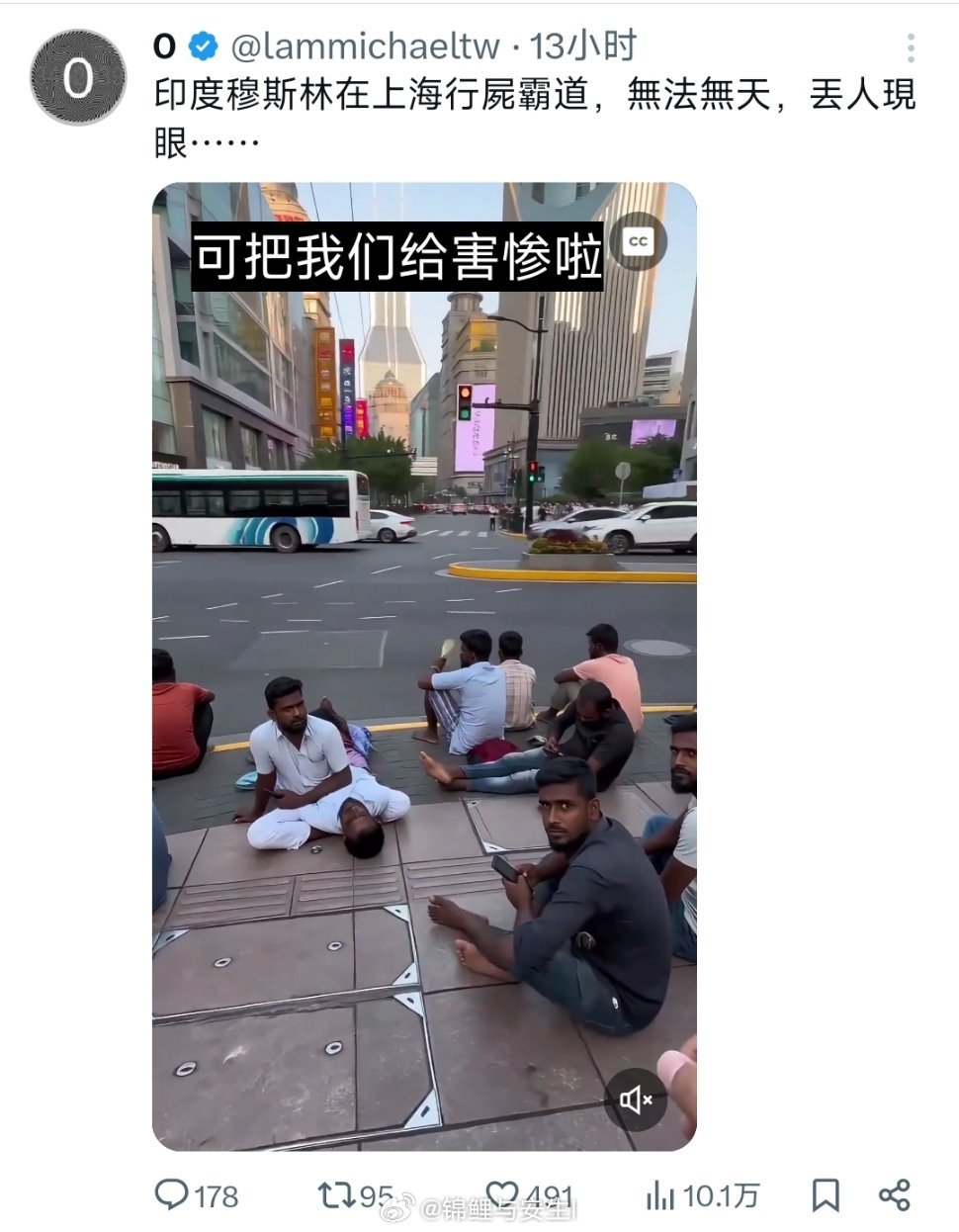 这AI一眼假，那两个白衣服的人是连体人吗？这AI不行啊，真的low