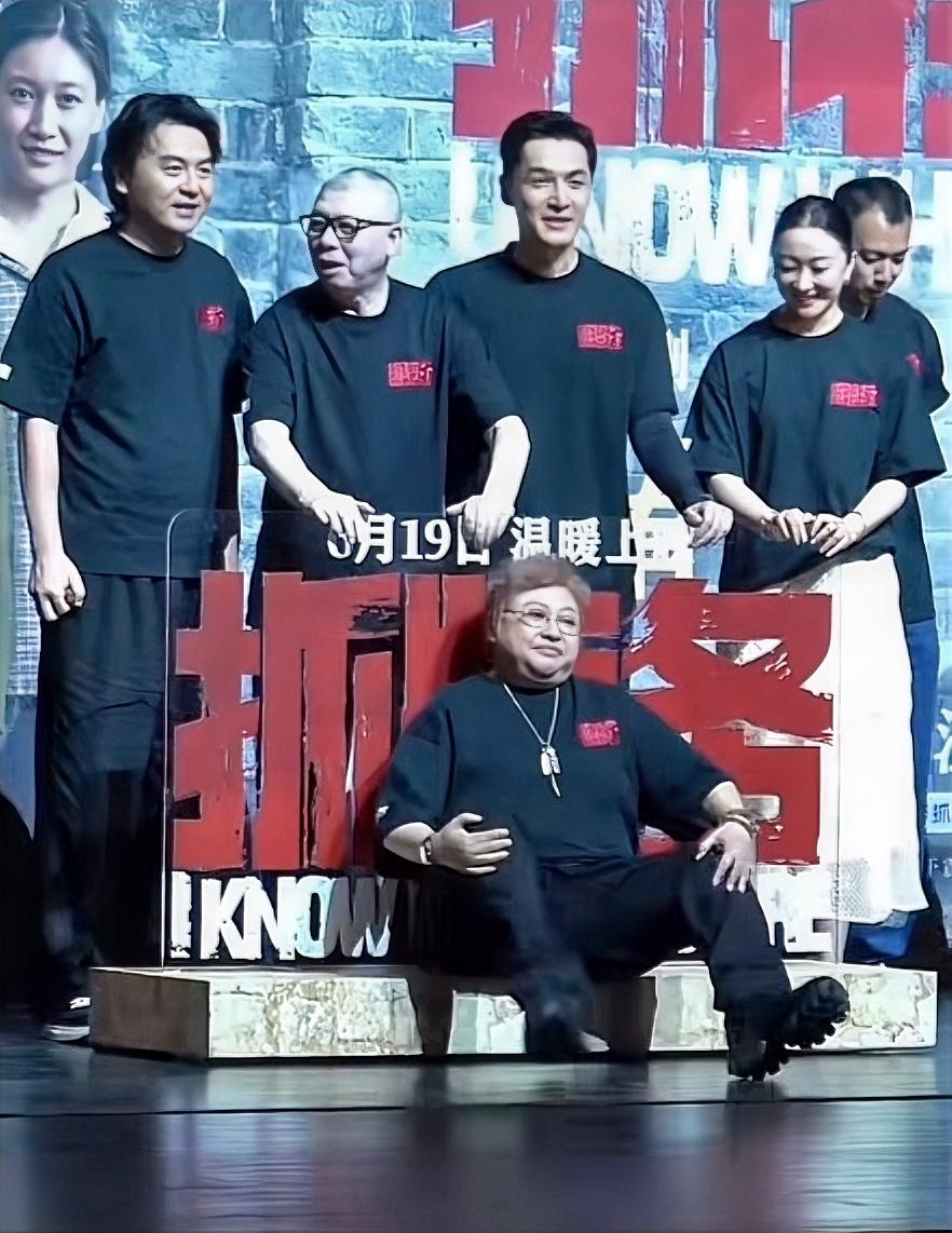 老百姓对娱乐精英的不满真不是没来由的。就说冯导，他以前那“大炮”脾性，口无遮拦说