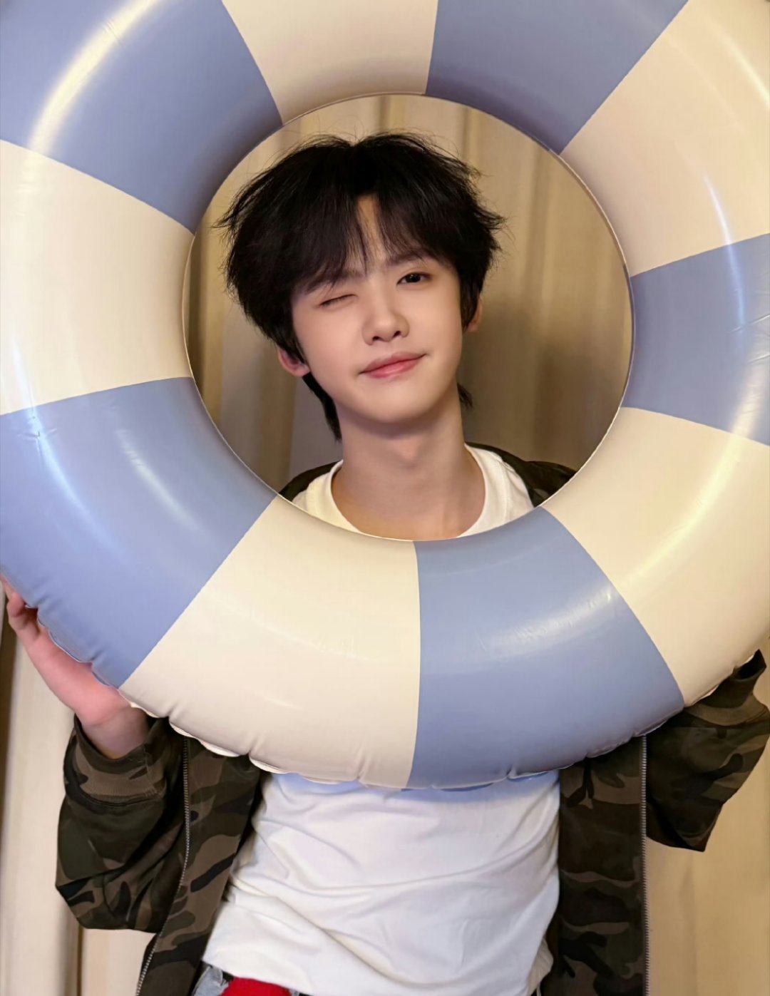 张奕然眼睛肿了一直在wink好喜欢张奕然wink，特别可爱，怎么这么萌～ 