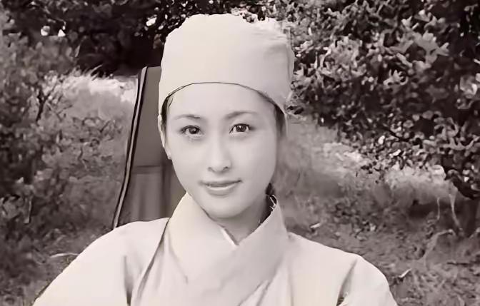 1950年，一次剿匪战斗中，一战士死死地盯住了女尼姑丰满的胸脯，排长不禁气得青筋