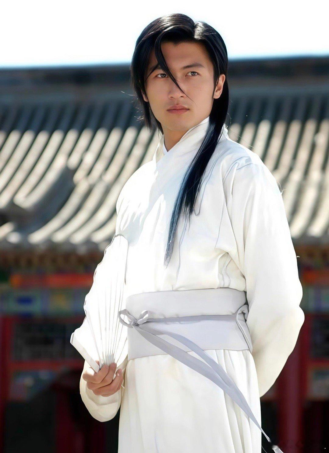 谁的童年里没有谢霆锋版的花无缺啊！谁懂2005年《小鱼儿与花无缺》的长尾效应啊！