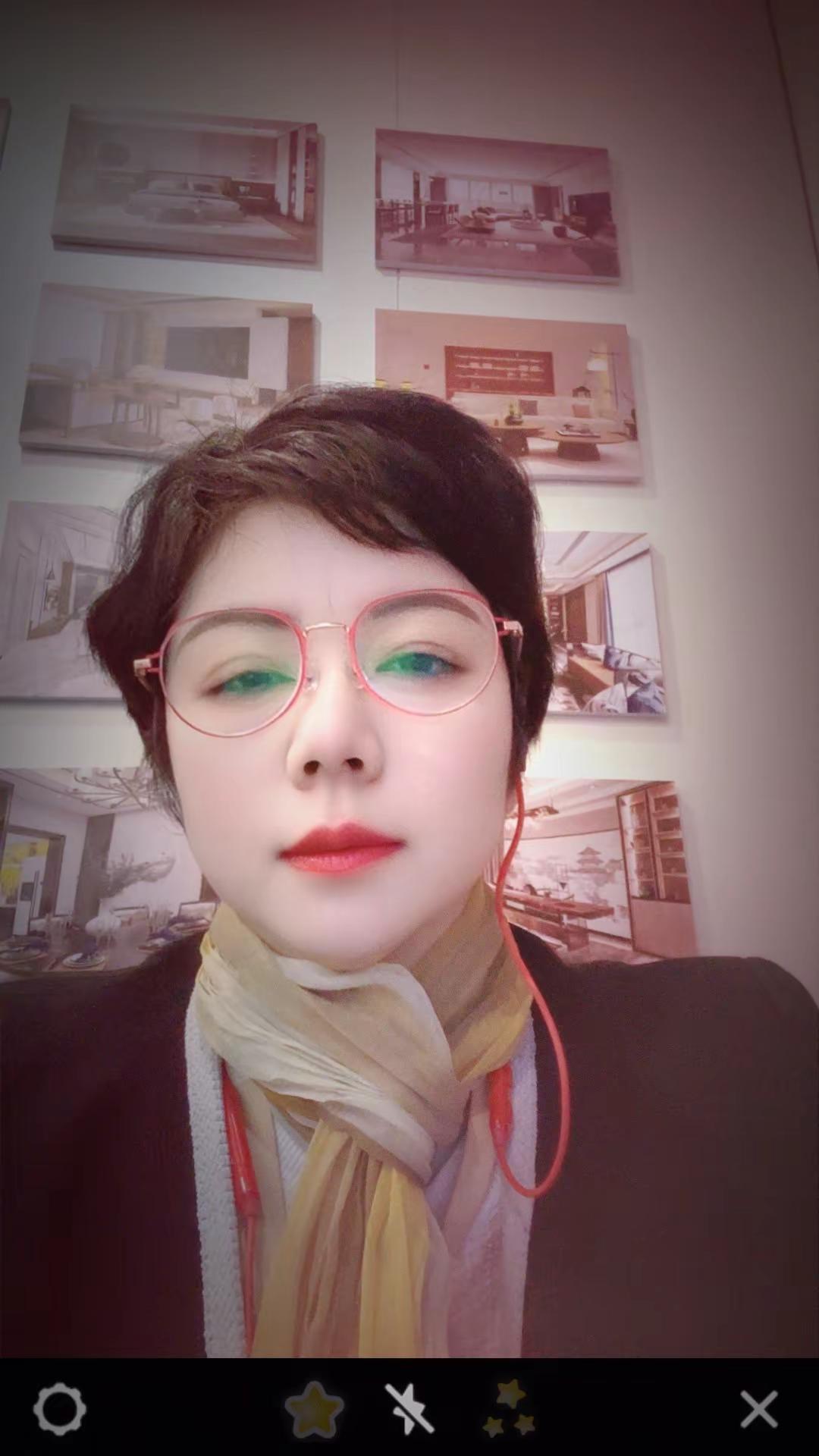 偏橘色调的口红 东方美学 生活美学 穿搭灵感 眼镜搭配