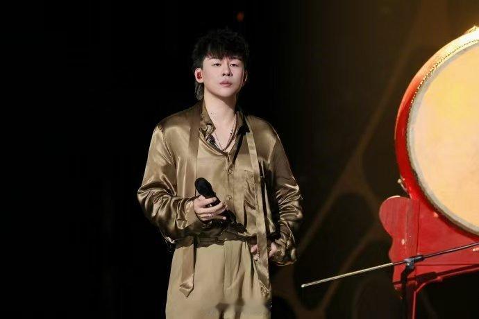 胡彦斌说得第一不开心胡彦斌歌手幕后vlog歌手2026一曲借过一下唱出江湖侠气，