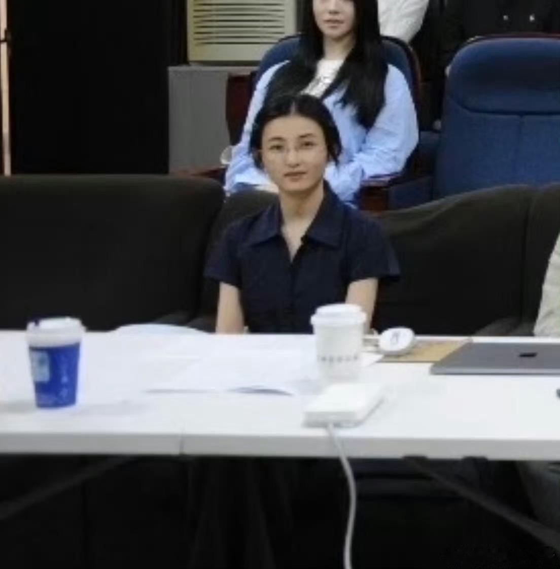 张子枫是严浩翔答辩老师莫名其妙的方式联动了对张子枫的印象还是小女孩呢没想到都可以