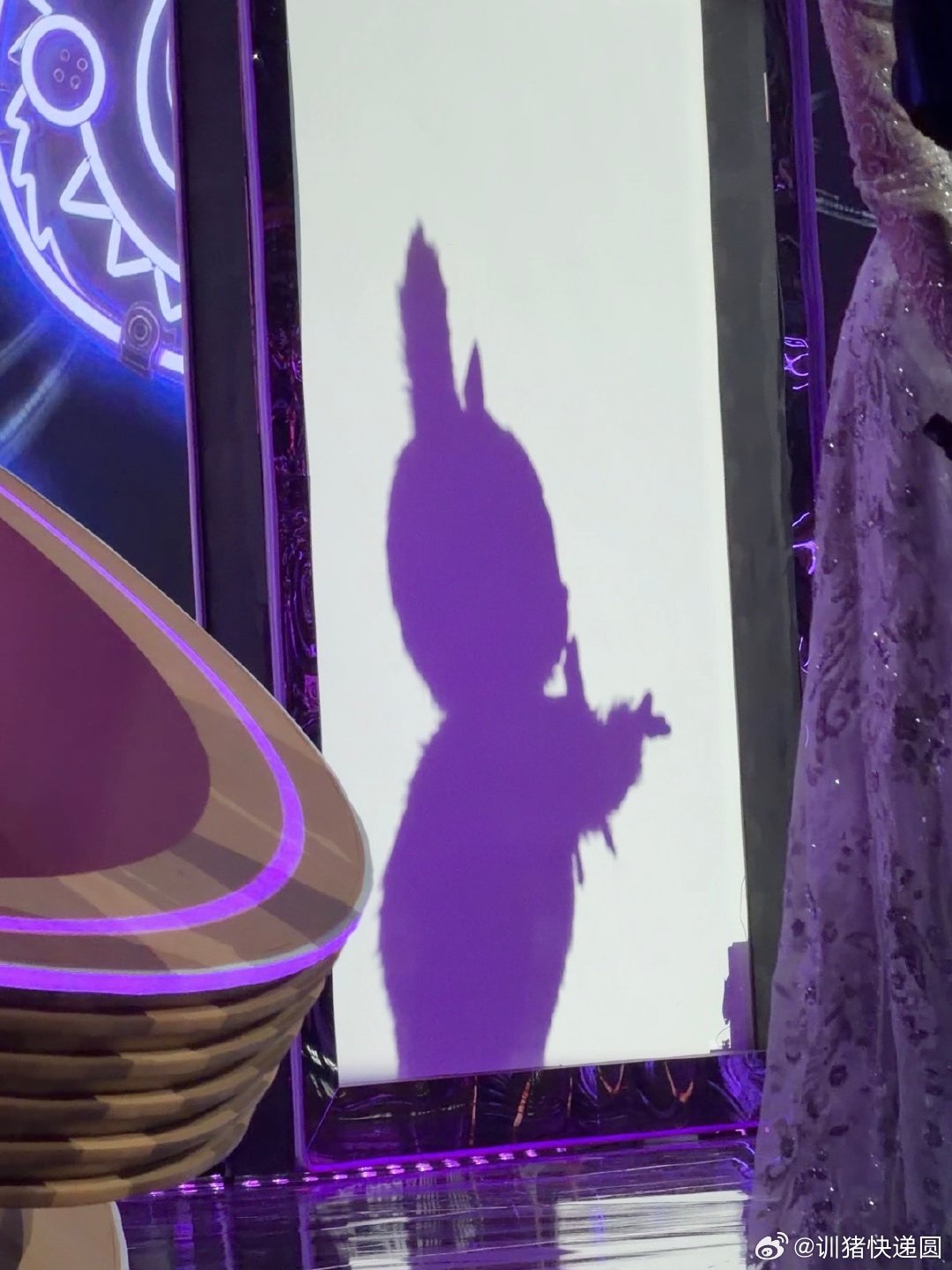 BU的身材很曼妙俺不中了，怎么不算曼妙呢，这小屁股 