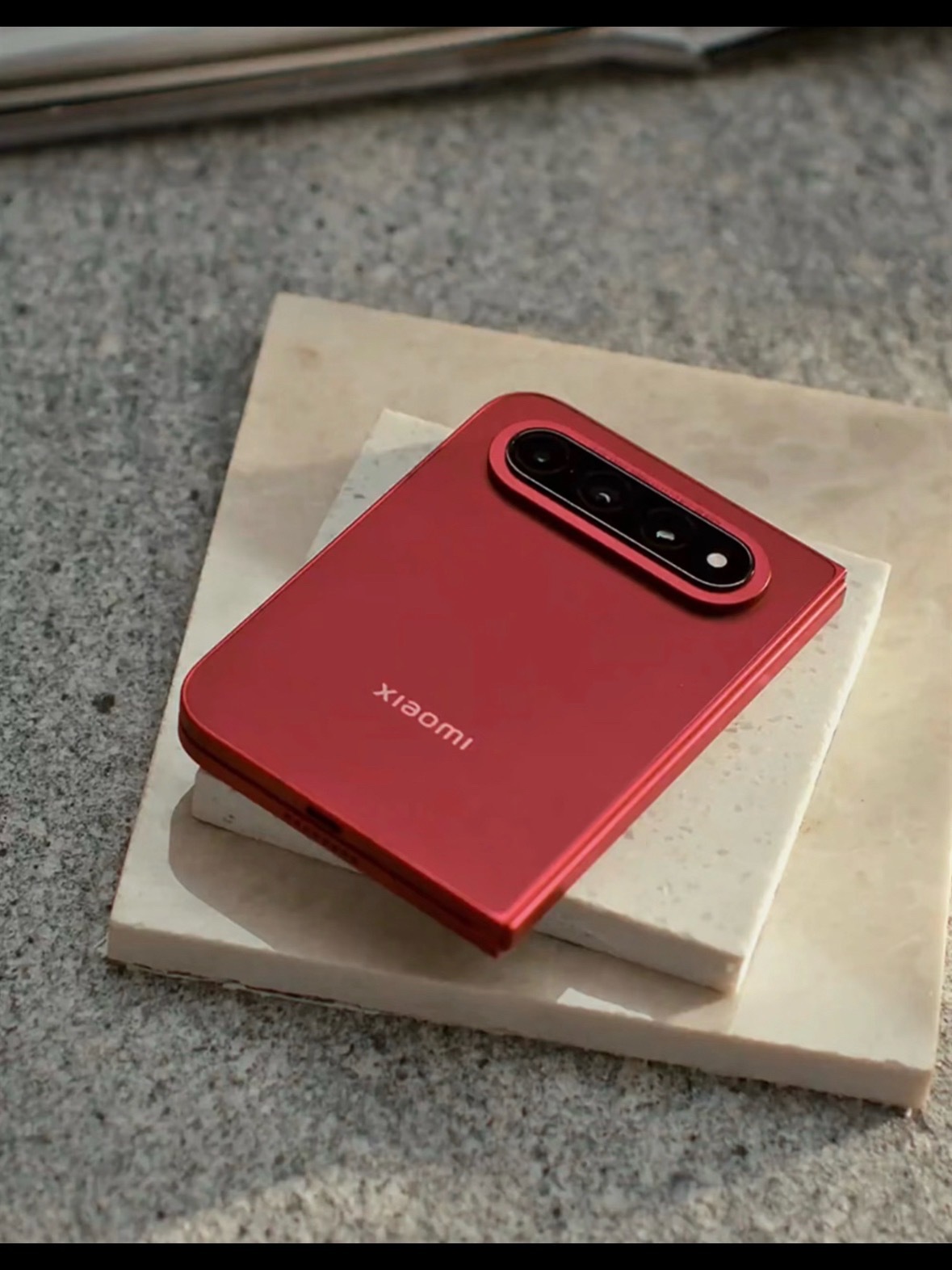 华为折叠屏销量暴涨，iPhone Duo的销量激增，供不应求，溢价严重，小米Fo