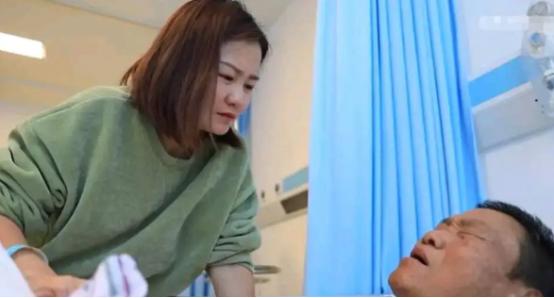 “养儿难防老！”大理一老汉肝硬化，肝移植需要75万，然而，儿子却对女儿说：我们没