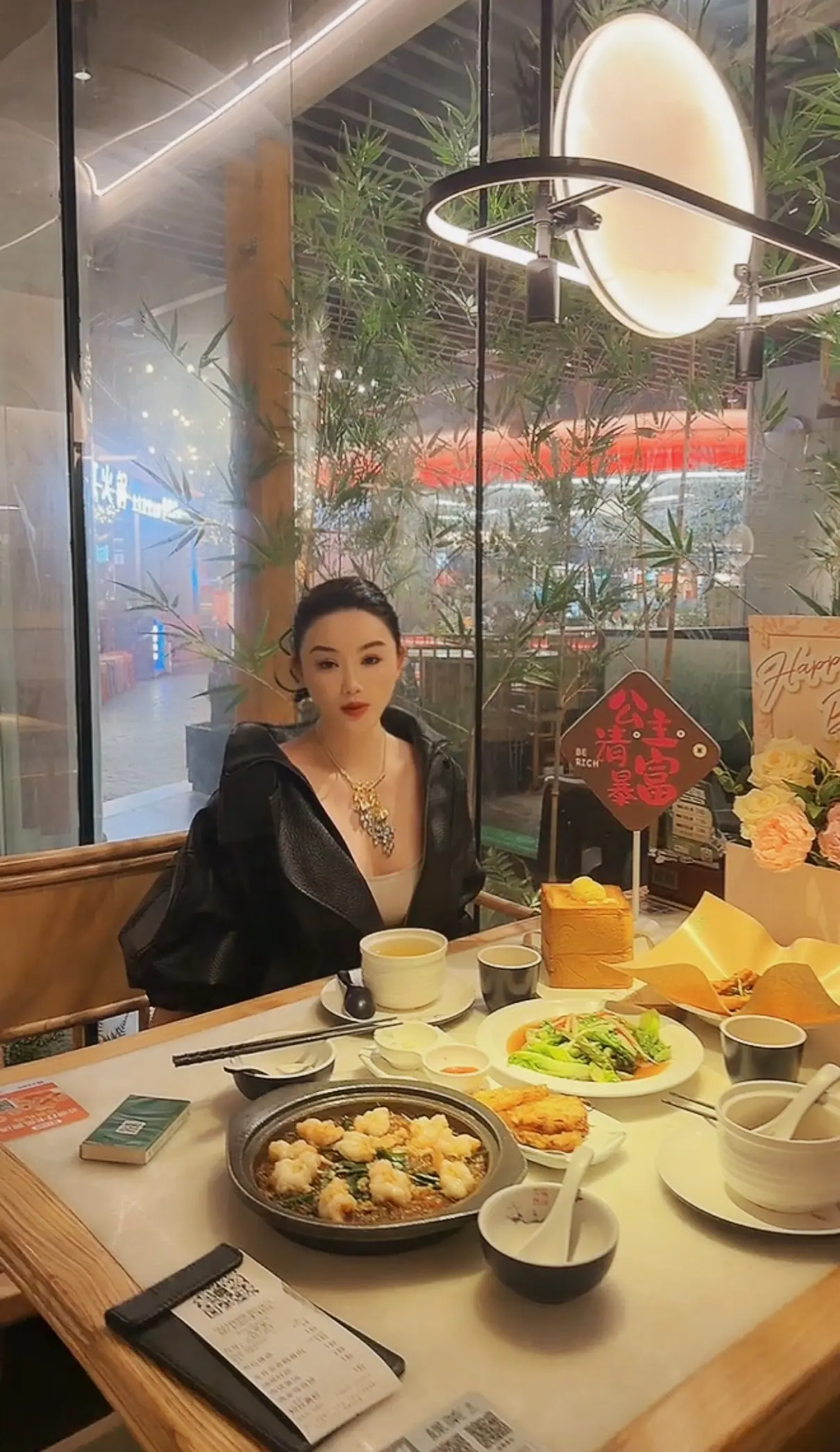 终于明白朝花夕拾的意思了 当你三十岁的时候，去买18岁的东西，去二十岁...