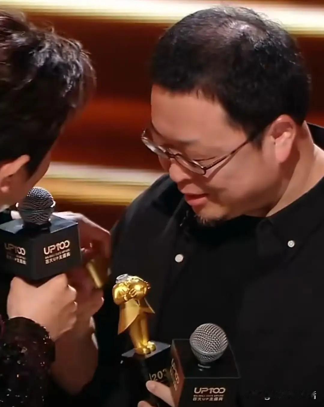 罗永浩为什么不敢回应了？
别说那些没用的，就是怕了！
上面肯定会毫不客气的打击这