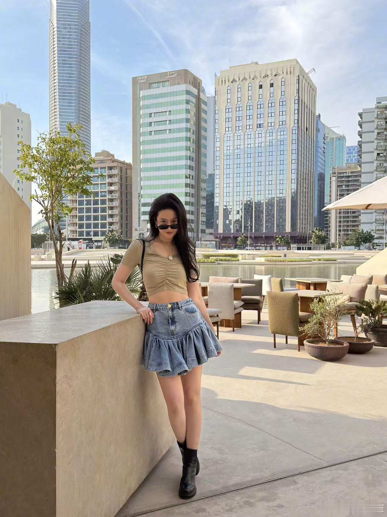 刘亦菲睡到不气才起床刘亦菲是采访喜剧人吧 很难不爱刘亦菲的采访风格，聊到起床气给