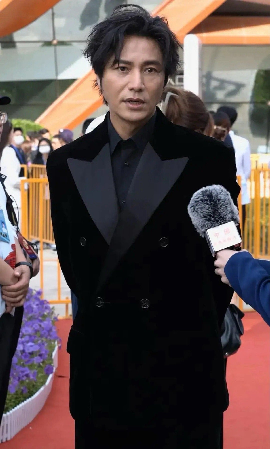 陈坤49岁，看起来确实不年轻了，陈坤早些年的作品真是又帅气又迷人啊！如 今 演 