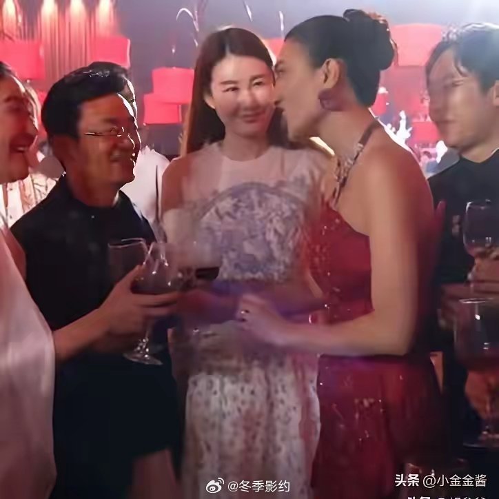 王宝强，捡到宝了。7月6日，42岁的王宝强，冲上热搜，这一次，不是因为新电影，而