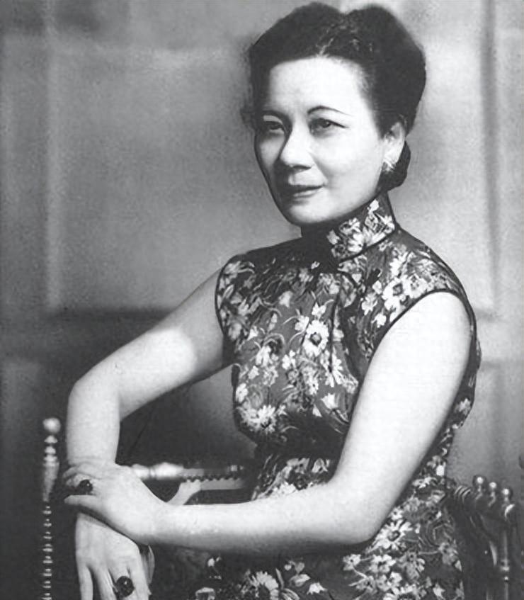 邓颖超属兔，八十大寿时宋美龄为何特意送来一只水晶兔作为贺礼？
一九八四年十月十日