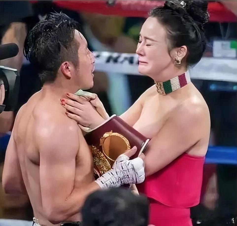邹市明虽说耗尽了自己的积蓄，然而网友们无需为他的生活问题感到担忧。 ​​​