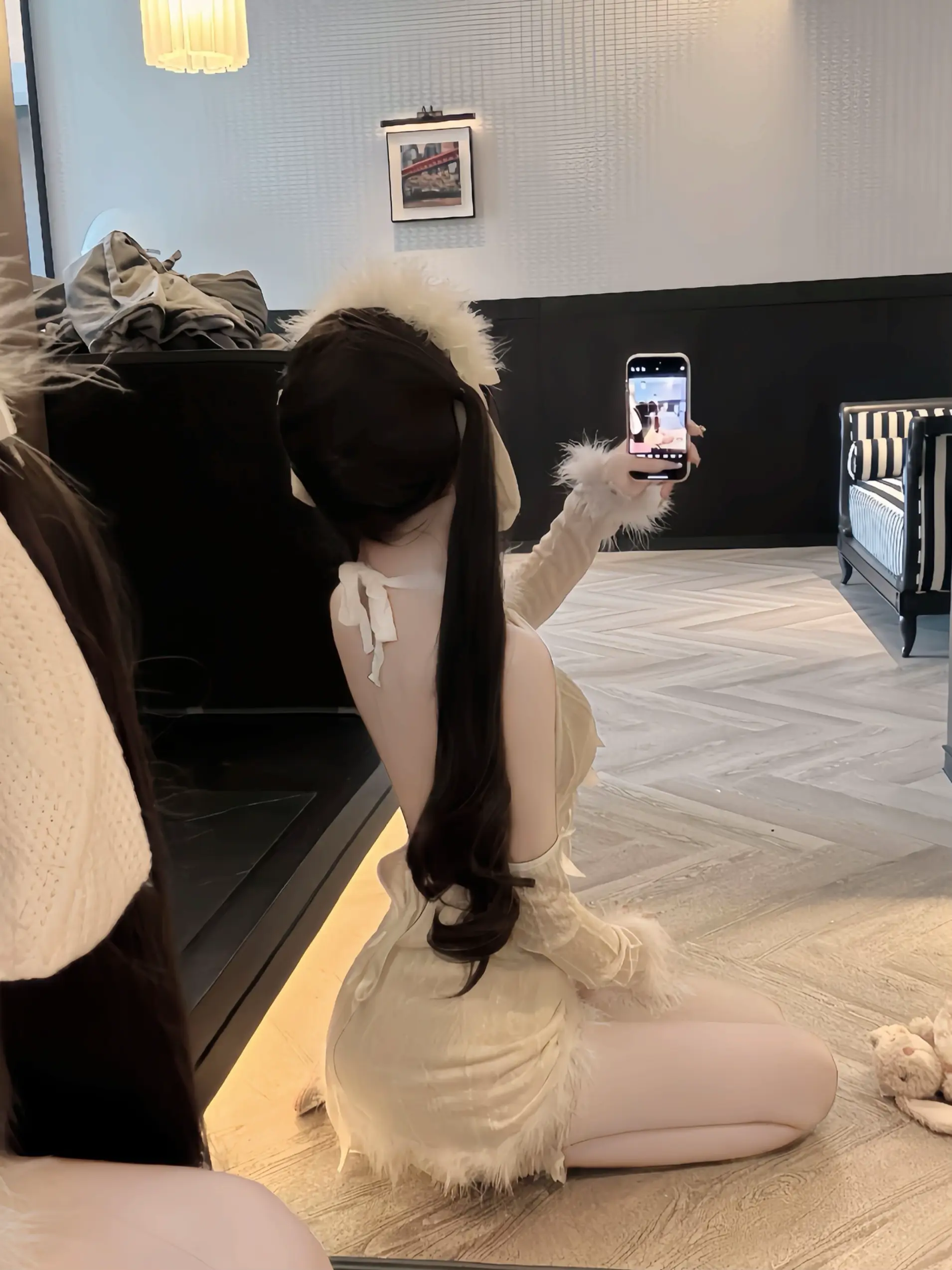 物是人非事事休欲语泪先流。