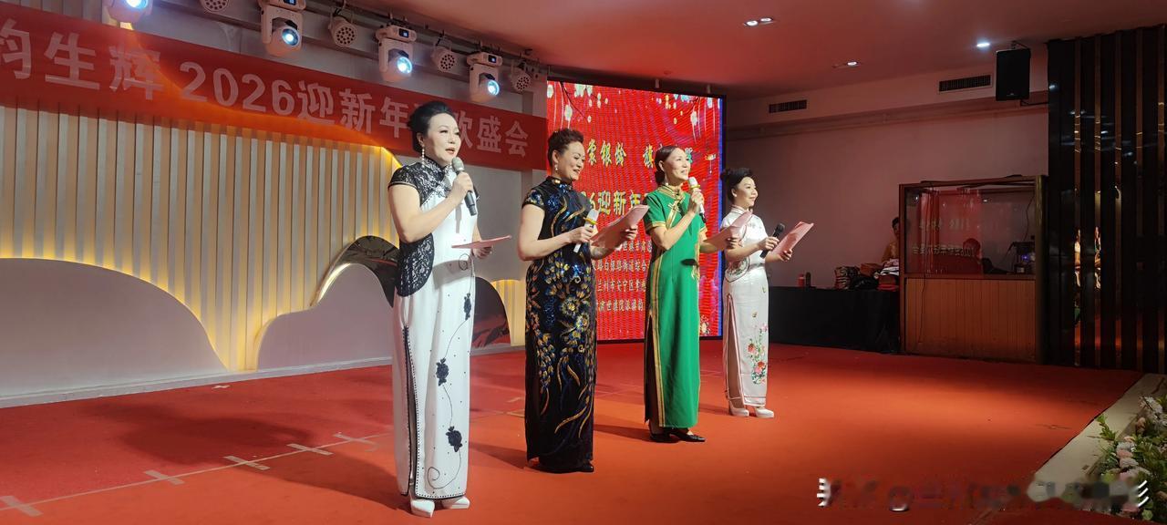 霓裳映银龄 旗韵绽芳华 兰州这场老年年会演绎岁月之美
 
2026年1月3日，兰