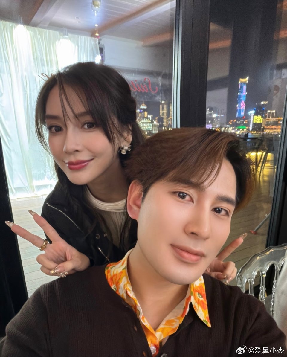 angelababy |杨颖 Angelababy的合照剪刀手✂ 