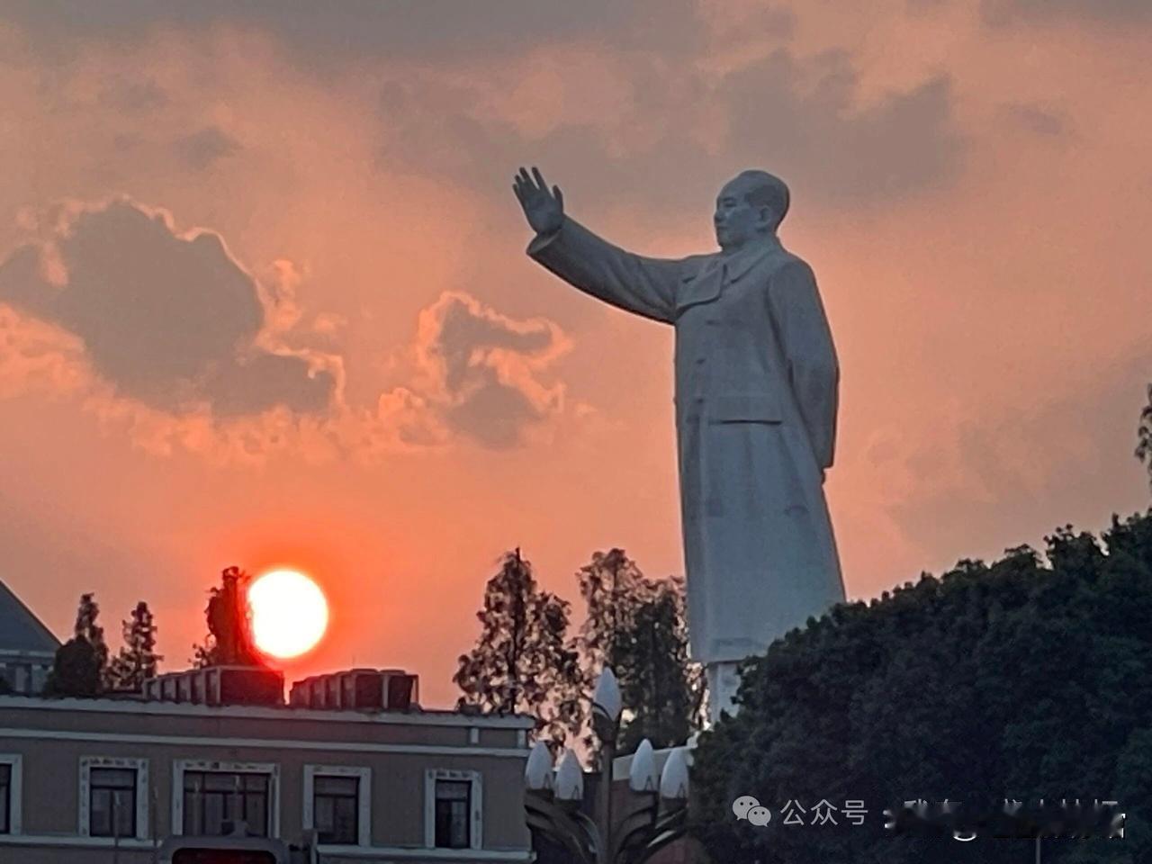 天府广场·落日敬伟人