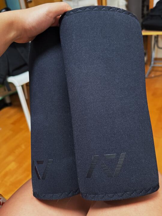 出全新A7硬護膝 M碼