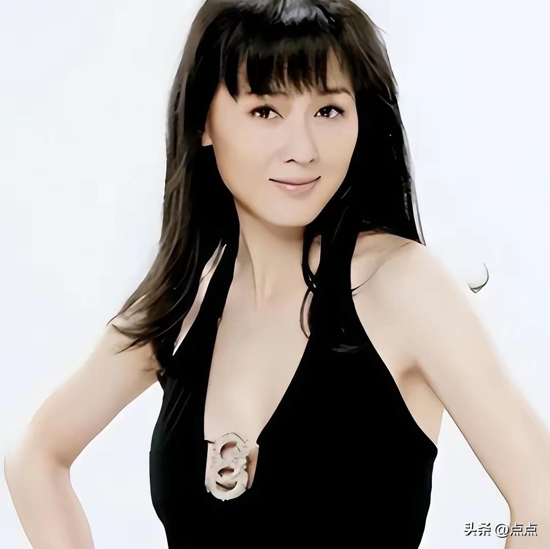 戏里受尽委屈，戏外命运坎坷，演员李琳的半生太让人心疼
 
1971年出生的李琳，