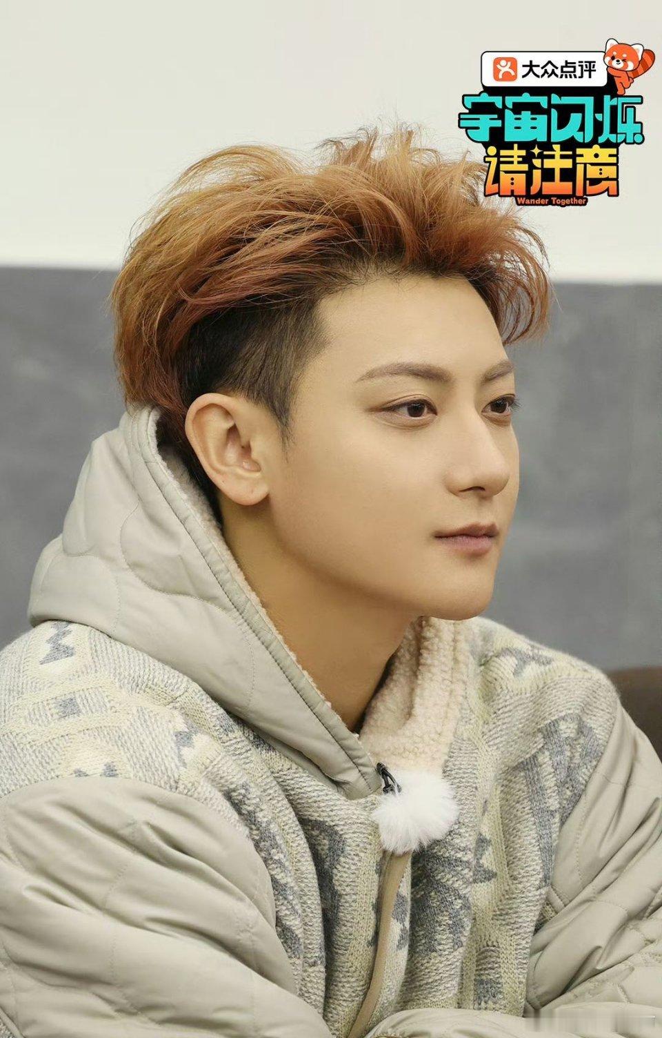 黄子韬已经开始不在意颜值了我还是很喜欢黄子韬这个转战搞笑男赛道的帅哥的，毕竟有趣