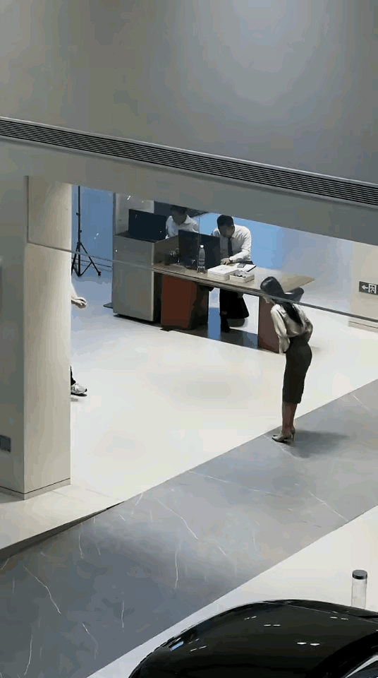 现在销售看到客户来了，不再以貌取人了