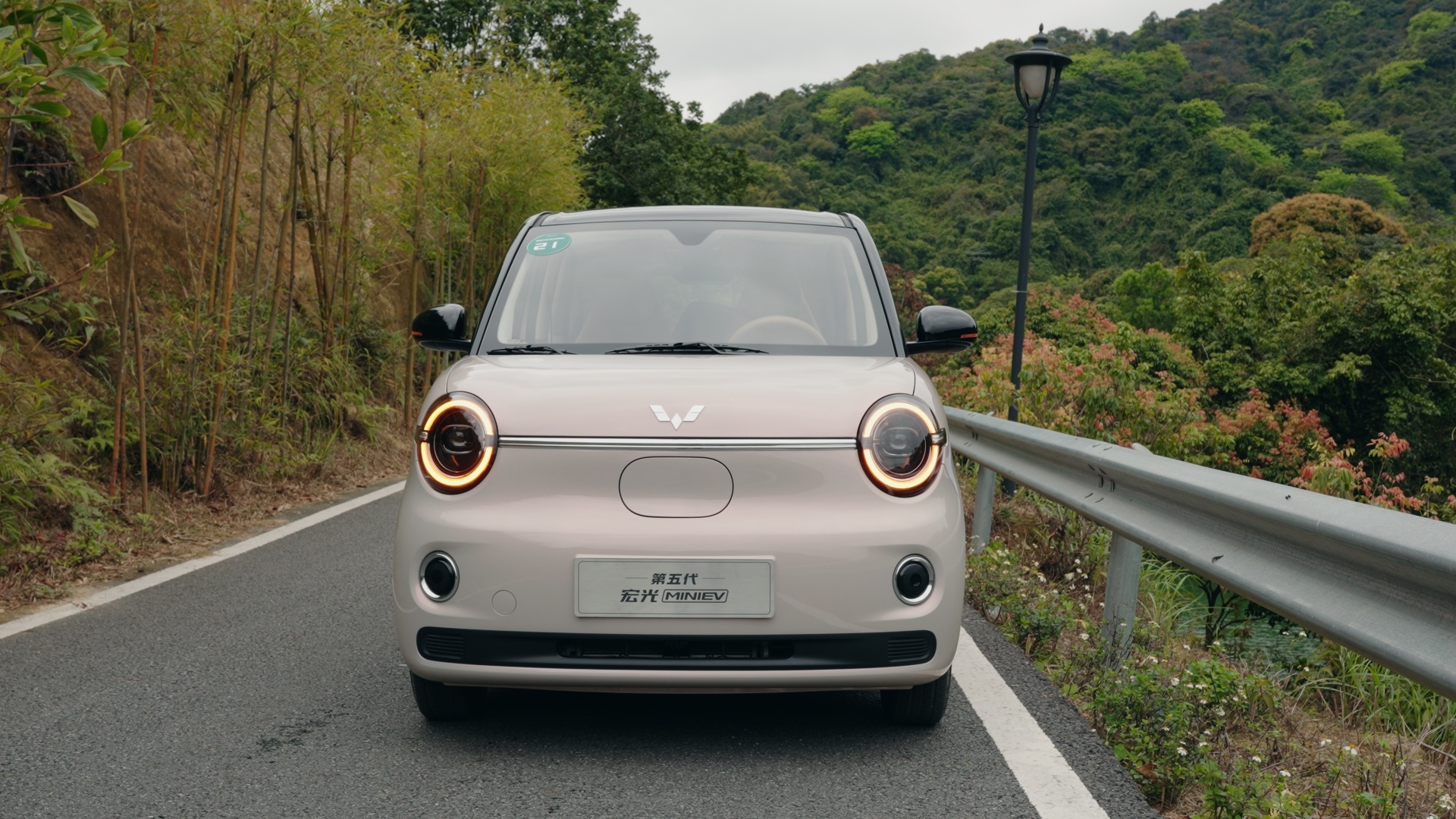这小车又进化了，外形更复古，内饰更精致了五菱宏光miniev大v聊车