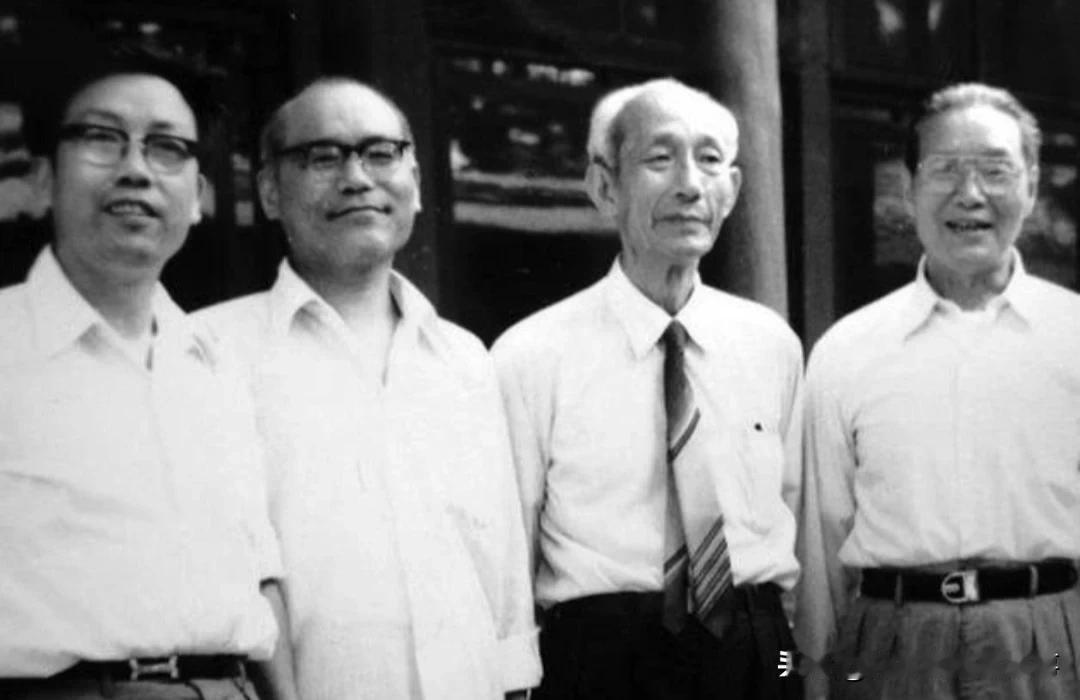1950年春，在北京功德林监狱，国民党战犯们开始新生，但文强，原国民党军统局北方