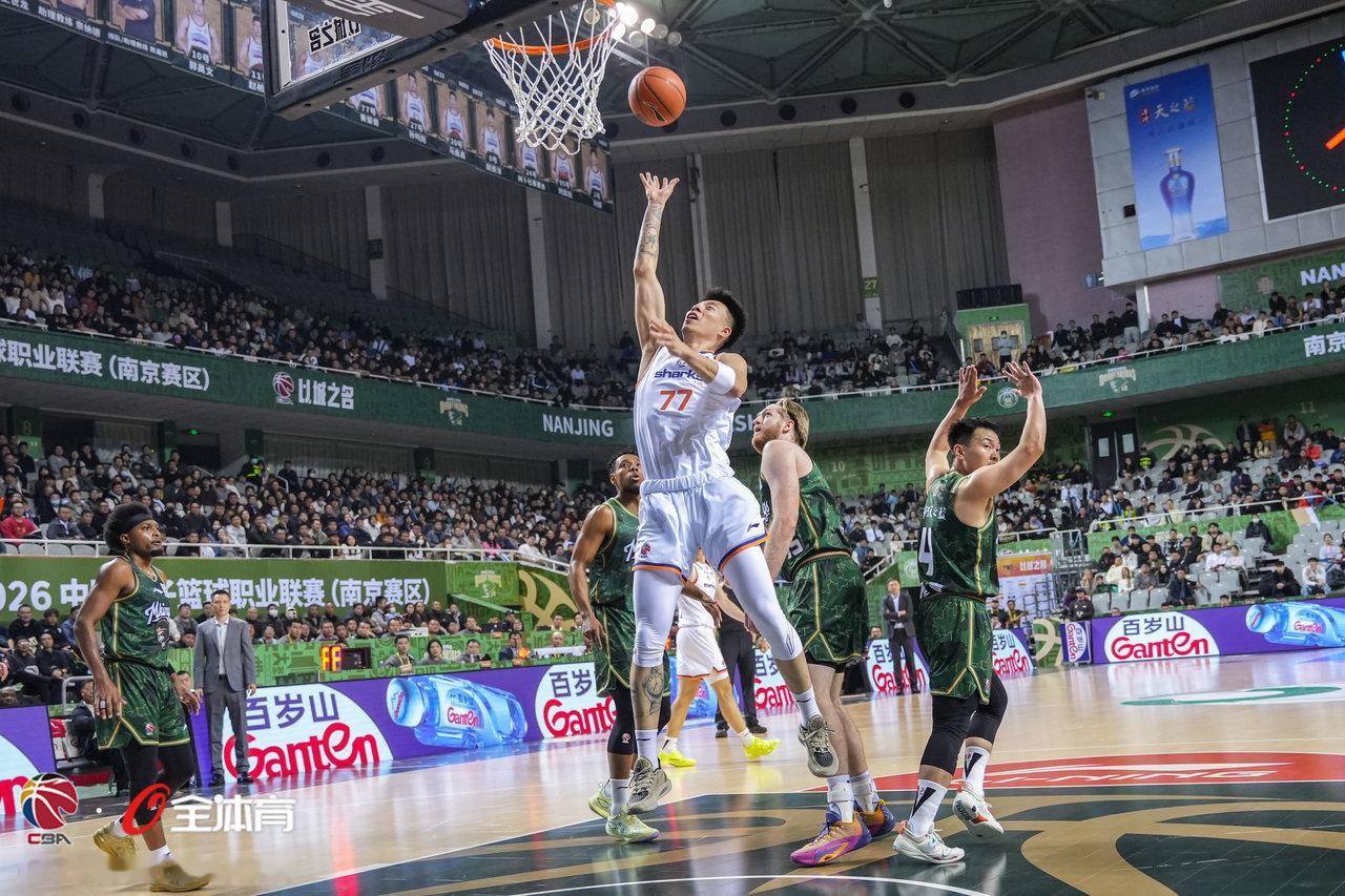 越来越好的金金，希望球队也能如此。上海久事大鲨鱼 南京·南京南站