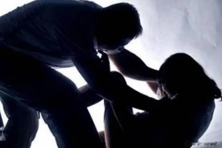 “强奸者被殴打致死”怎么办？
核心结论：分两种情况，关键看“强奸是否正在进行”