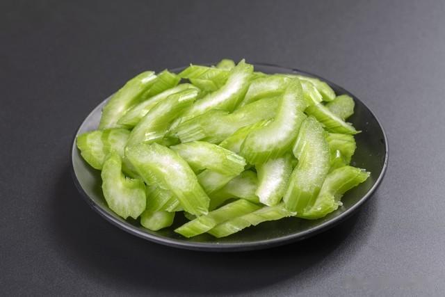 比红薯通便，比芋头养人，建议中老年多吃，越吃越健康现在吃正好
建议中老年朋友多吃