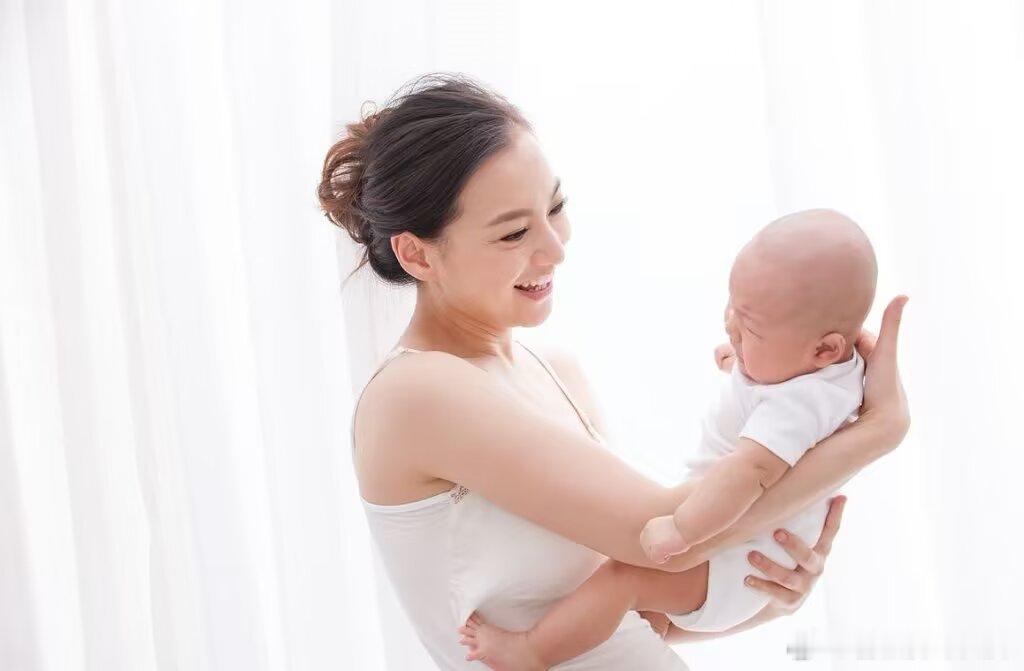 多拥抱小孩也是加强运势的一种，因为12岁以下的孩子都是神婴儿更是元气中生。多抱他