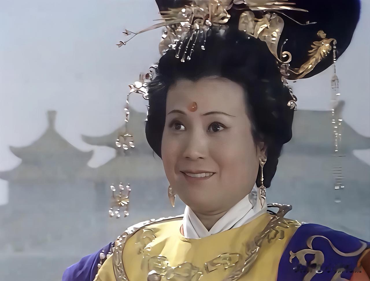 王母娘娘，又叫瑶池金母，西王母，居住在西方的昆仑山，是神话传说中掌管不死药，罚恶